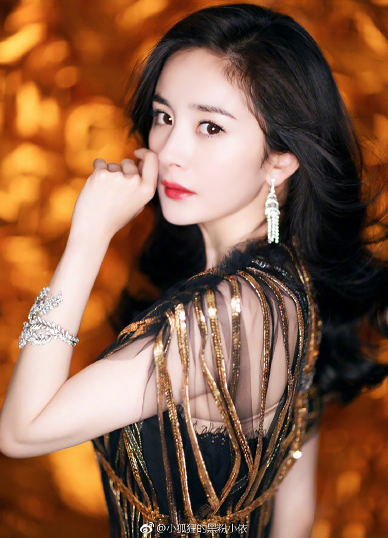 Thảm đỏ iQiYi: Dương Mịch cân cả dàn mỹ nhân Cbiz, bạn gái Trương Hàn nhan sắc ngày càng lên hương Thảm đỏ iQiYi: Dương Mịch cân cả dàn mỹ nhân Cbiz, bạn gái Trương Hàn nhan sắc ngày càng lên hương